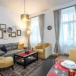 A - Lesser Town Апартаменты *