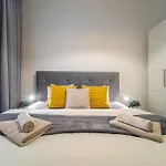 A - Lesser Town Апартаменты *